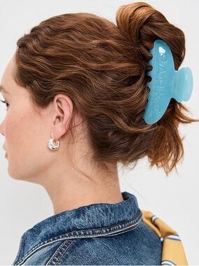 ✨SOLD OUT✨ PARKE claw clip - “sky”